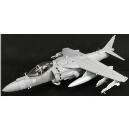 [PTM]60027 1/18 AV-8B ハリアーII 完成品 メリットインターナショナル