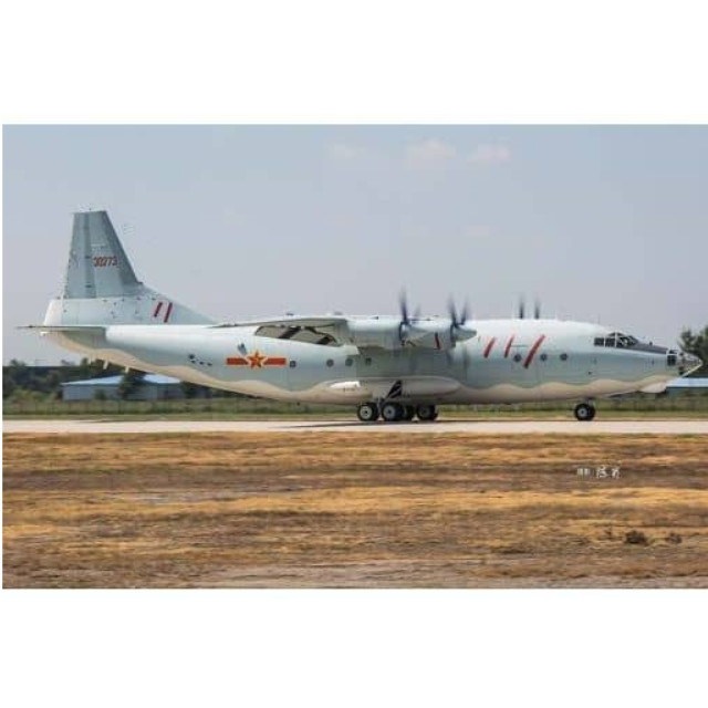 [PTM]1/144 中国空軍 Y-8 輸送機 「エアクラフトシリーズ」 [83902] ホビーボス(HOBBY BOSS) プラモデル