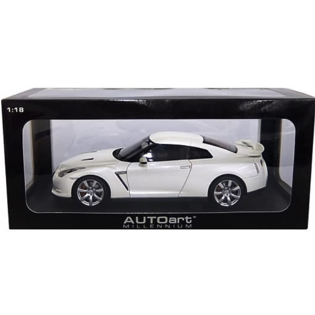 [MDL] 1/18 NISSAN GT-R R35(ホワイトパール) 「MILLENNIUM」  完成品 ミニカー(77387) AutoArt(オートアート)