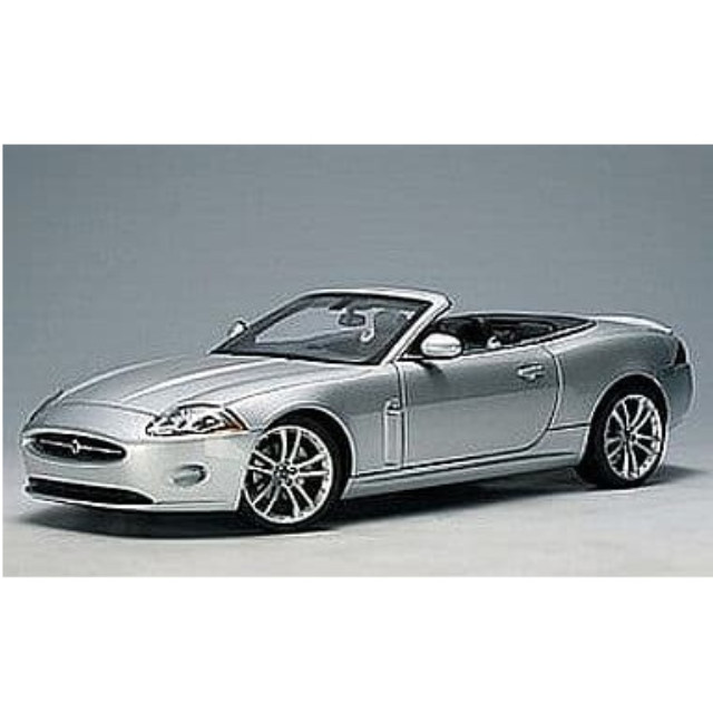[MDL] 1/18 ジャガーXK カブリオレ ’06 シルバー  完成品 ミニカー(73636) AutoArt(オートアート)