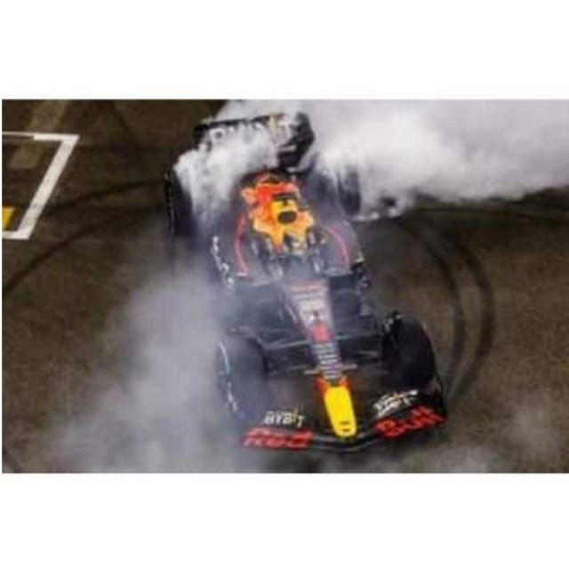 [MDL] 1/18 Oracle Red Bull Racing RB18 #1 Oracle Red Bull Racing Winner Abu Dhabi 2022 Max Verstappen (With tyre marks) 完成品 ミニカー(18S776) SPARK(スパーク)