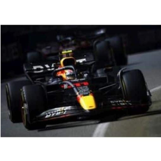 [MDL] 1/43 Oracle Red Bull Racing RB18 Oracle Red Bull Racing Winner Singapore GP 2022 Sergio Perez #11 完成品 ミニカー(S8560) SPARK(スパーク)