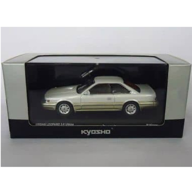 [MDL]  1/43 ニッサン レパード 3.0 アルティマ 1986(ホワイトツートン)  完成品 ミニカー(03122W) 京商